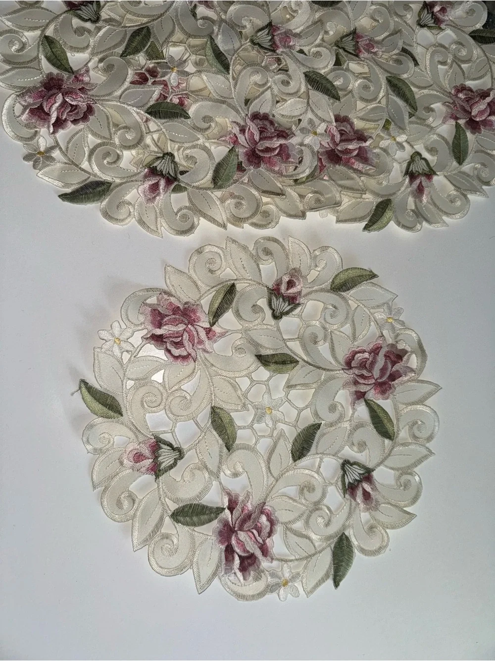 Doily Boutique round placemats lot of 8